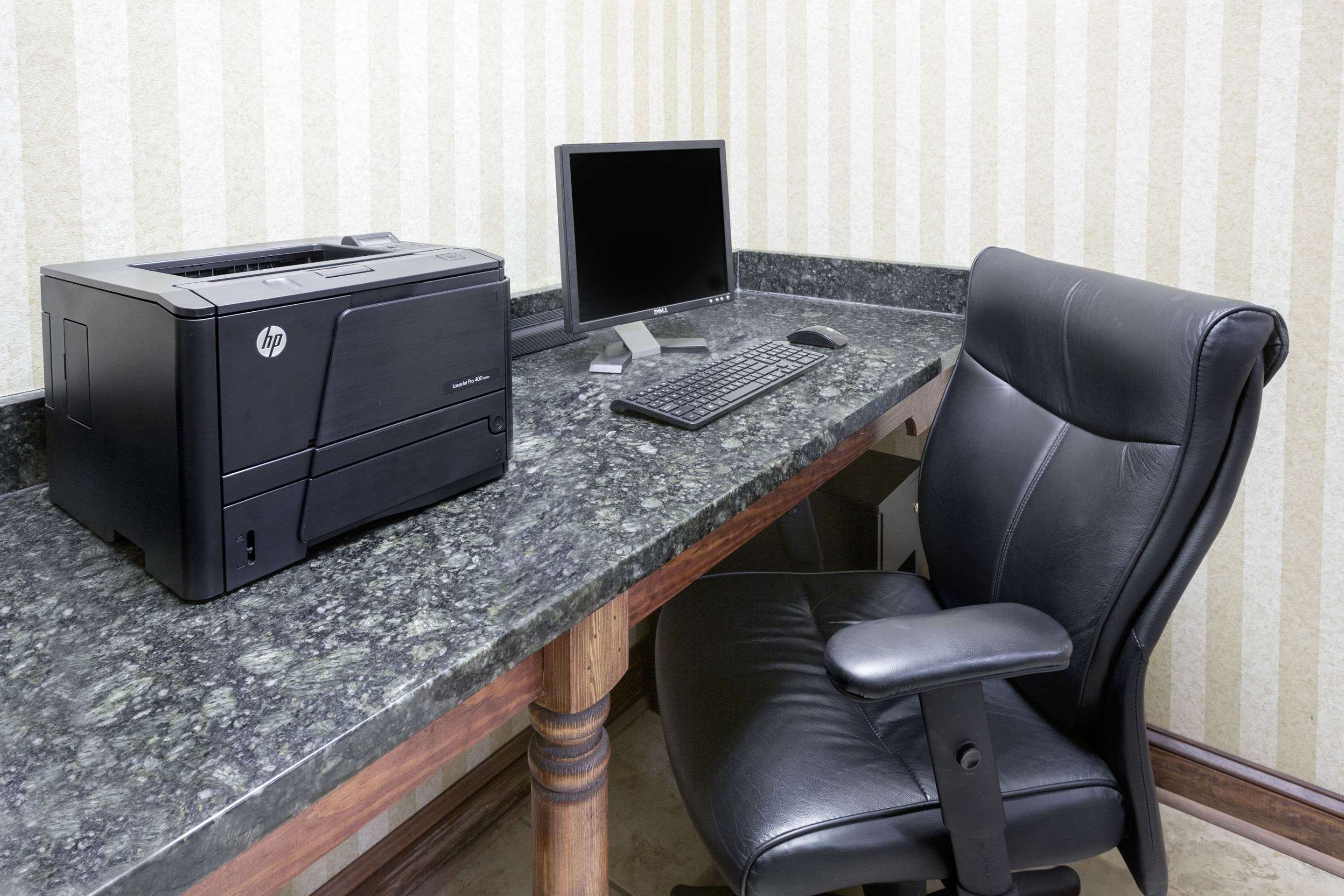 Business Center | Days Inn by Wyndham Columbus-North Fort Moore