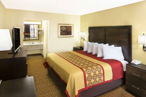  - Days Inn Columbus North - I-185, Exit 6