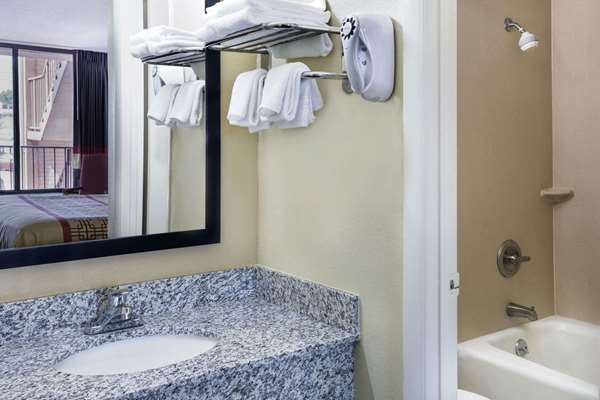  - Days Inn Columbus North - I-185, Exit 6