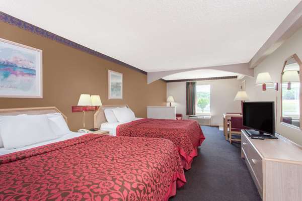 Suite - Days Inn Priceville - I-65, Exit 334