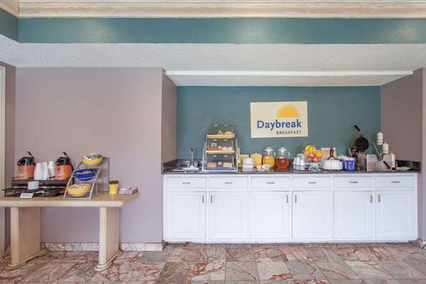  - Days Inn Priceville - I-65, Exit 334