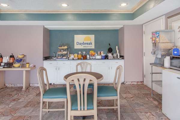  - Days Inn Priceville - I-65, Exit 334