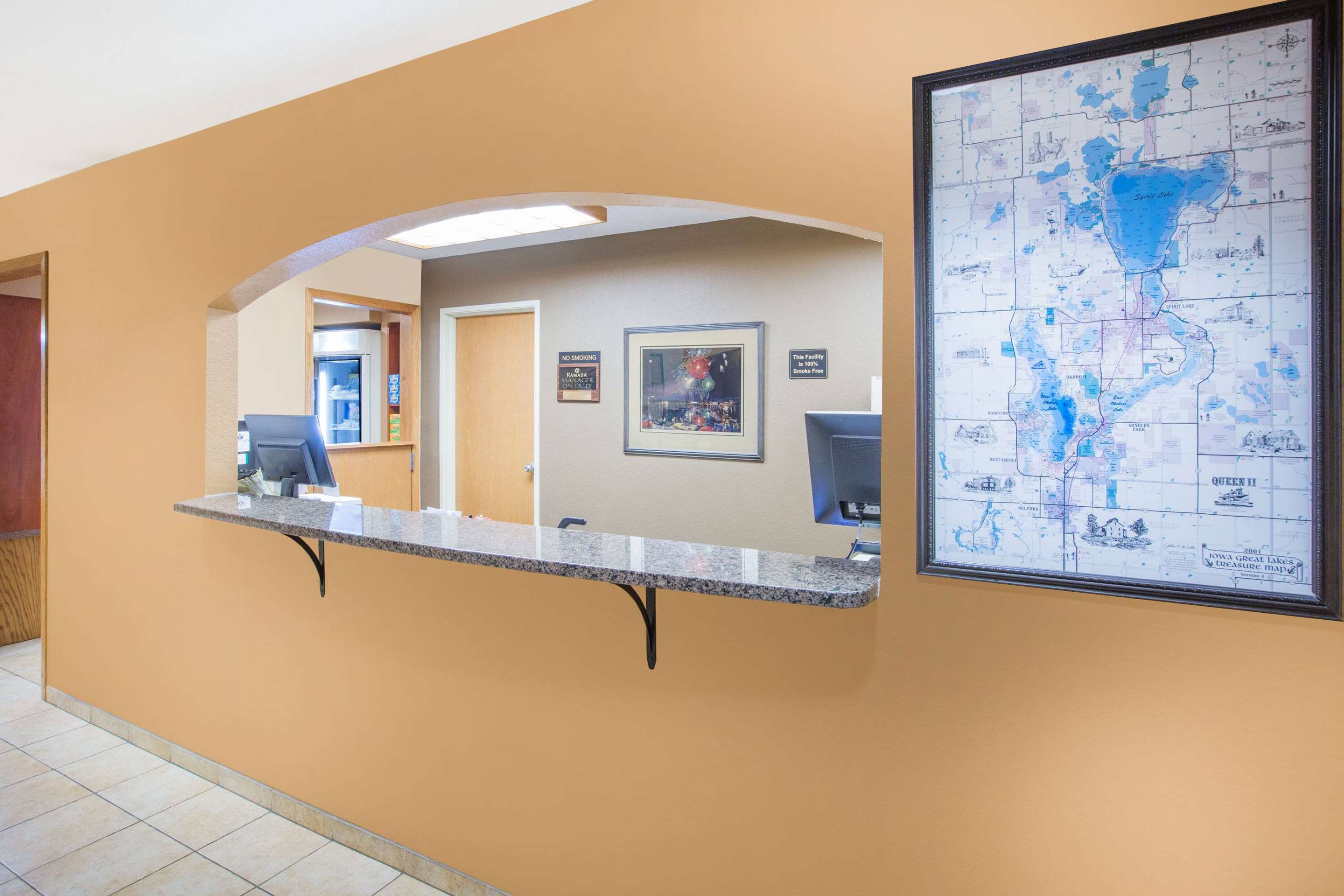 Lobby | Ramada by Wyndham Spirit Lake/Okoboji