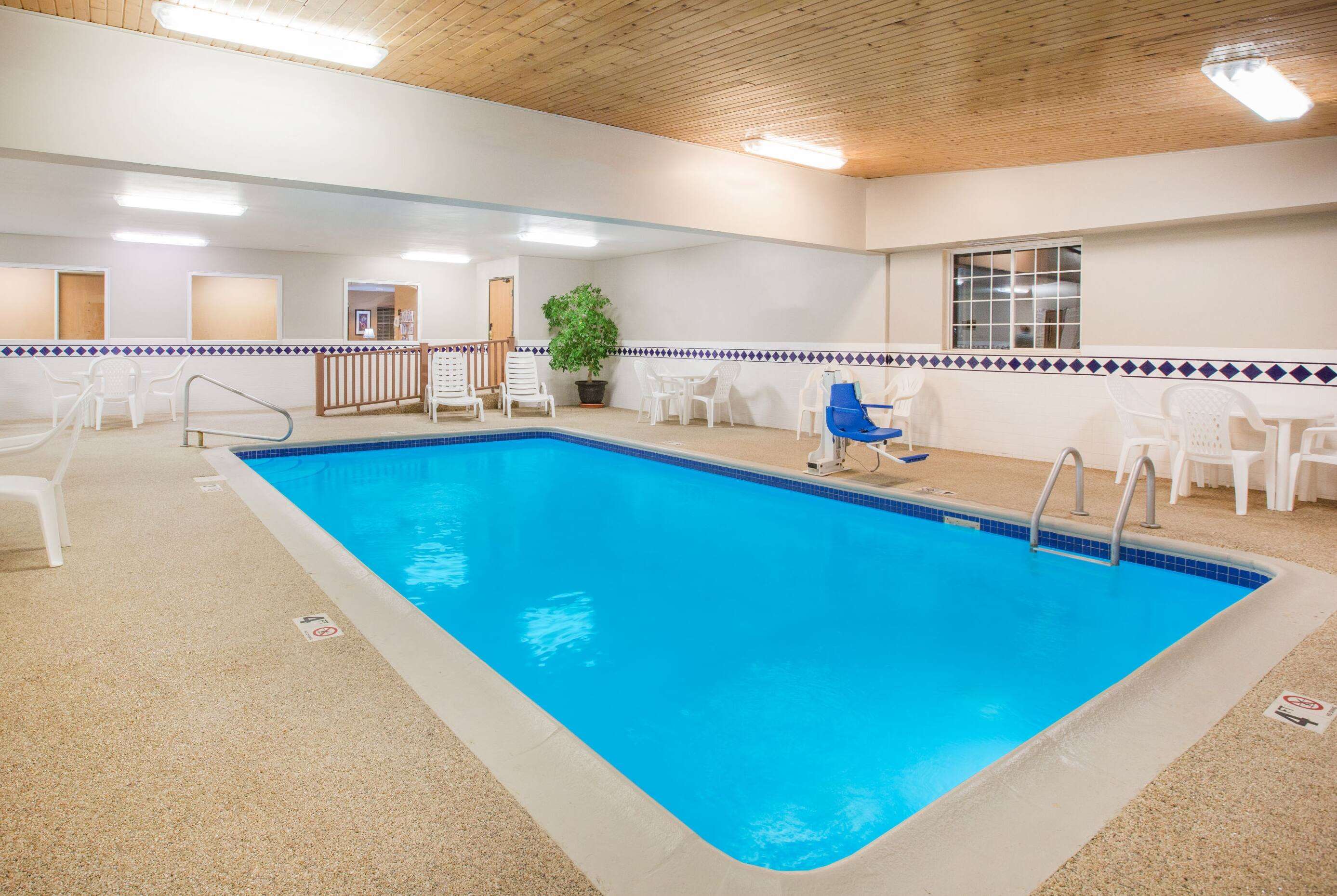 Pool | Ramada by Wyndham Spirit Lake/Okoboji