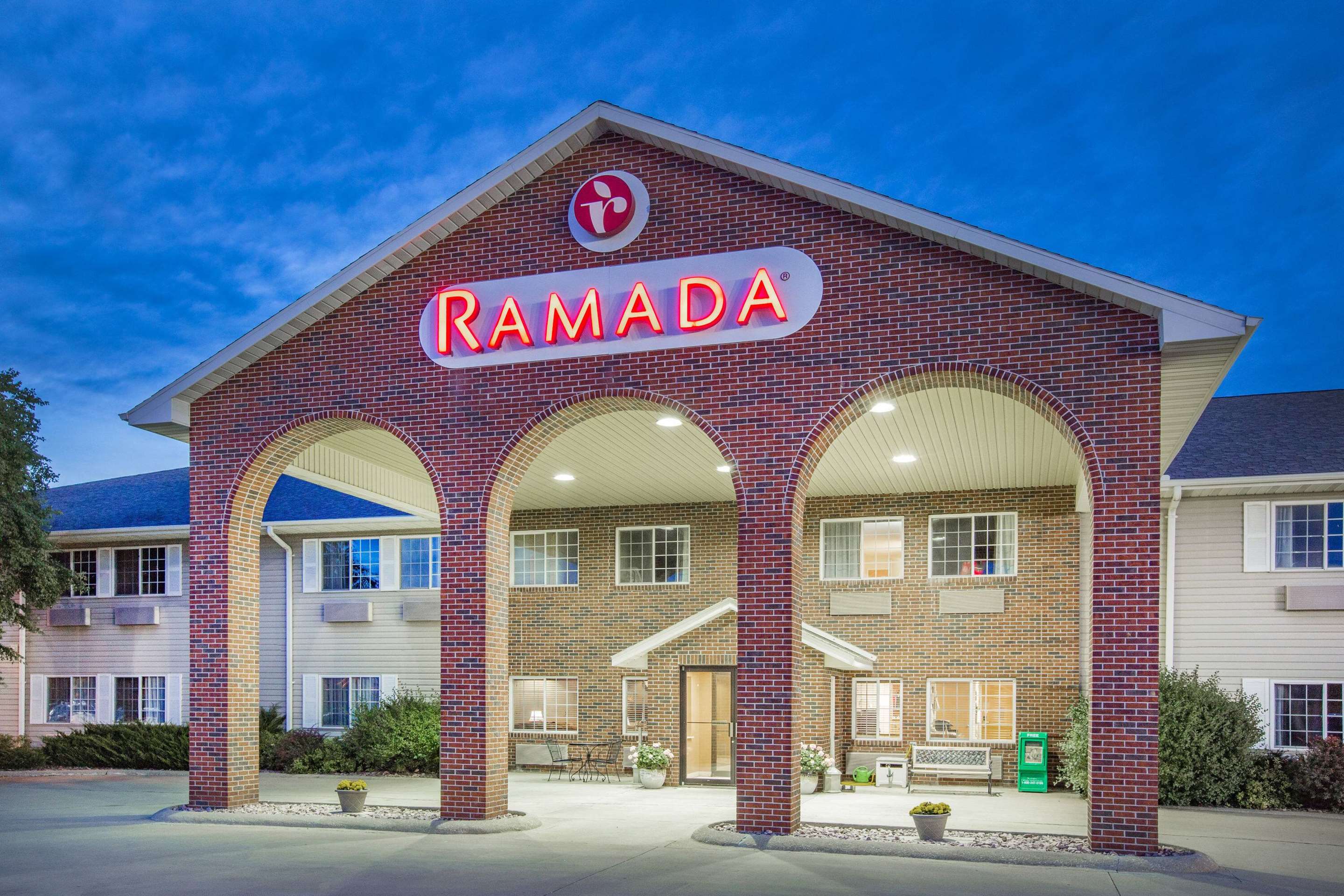 Exterior | Ramada by Wyndham Spirit Lake/Okoboji