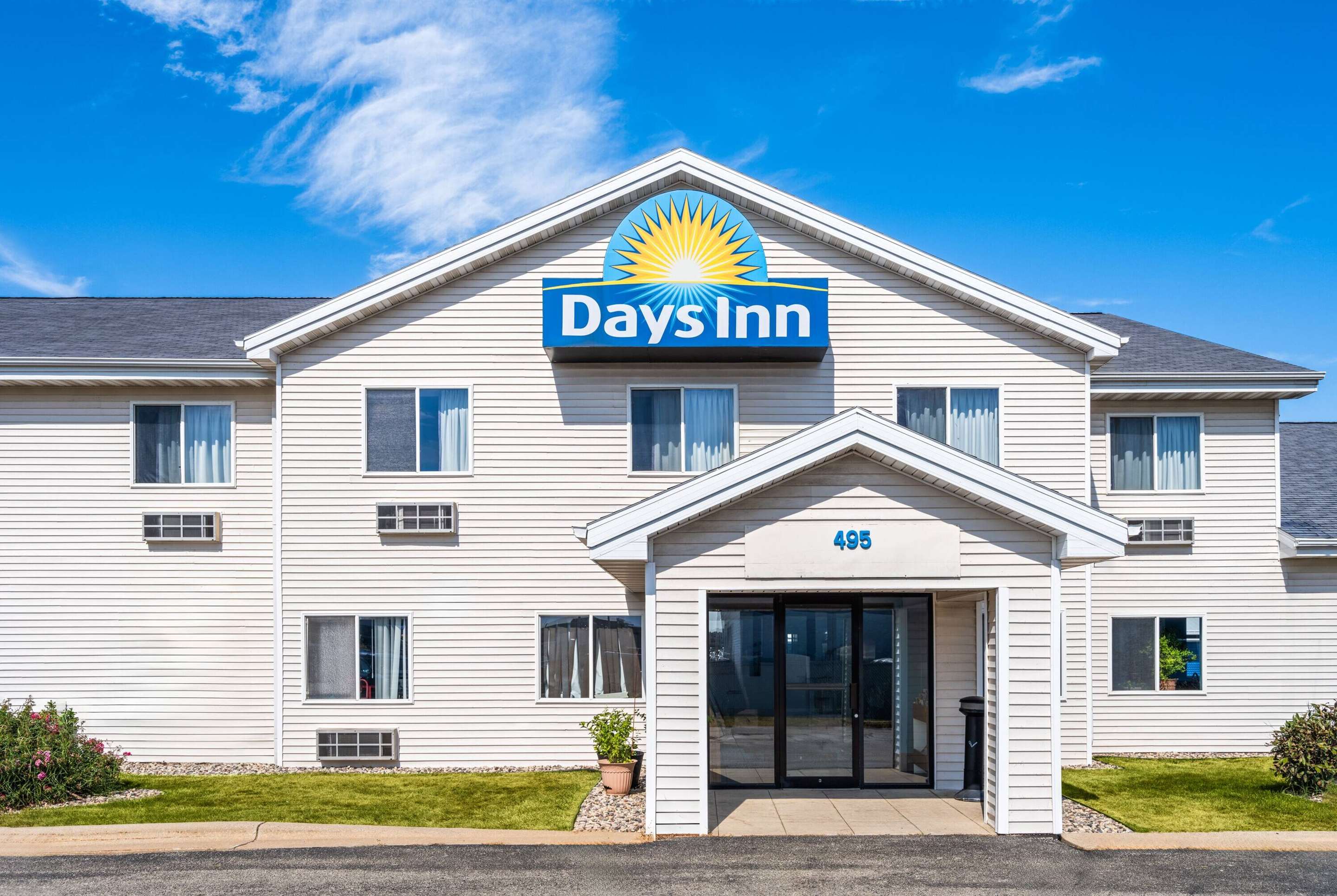 Exterior | Days Inn by Wyndham Neenah