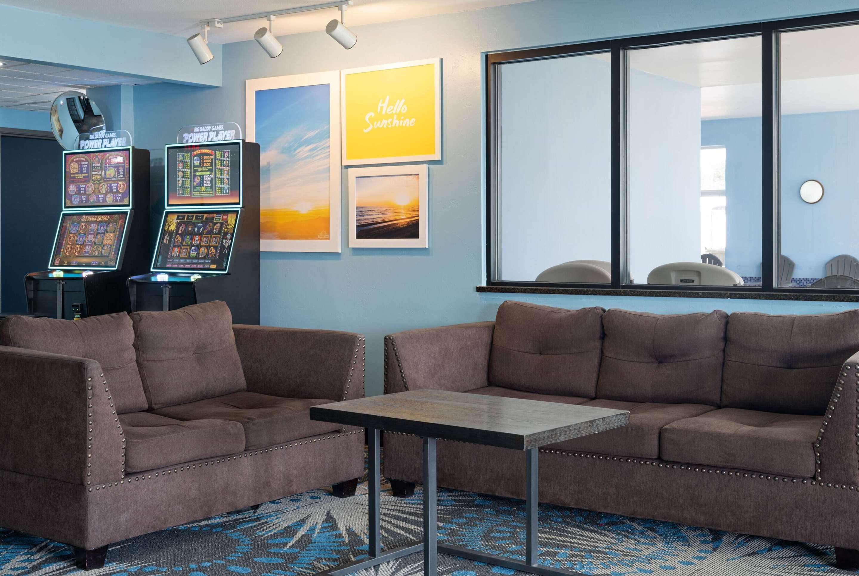 Lobby | Days Inn by Wyndham Neenah