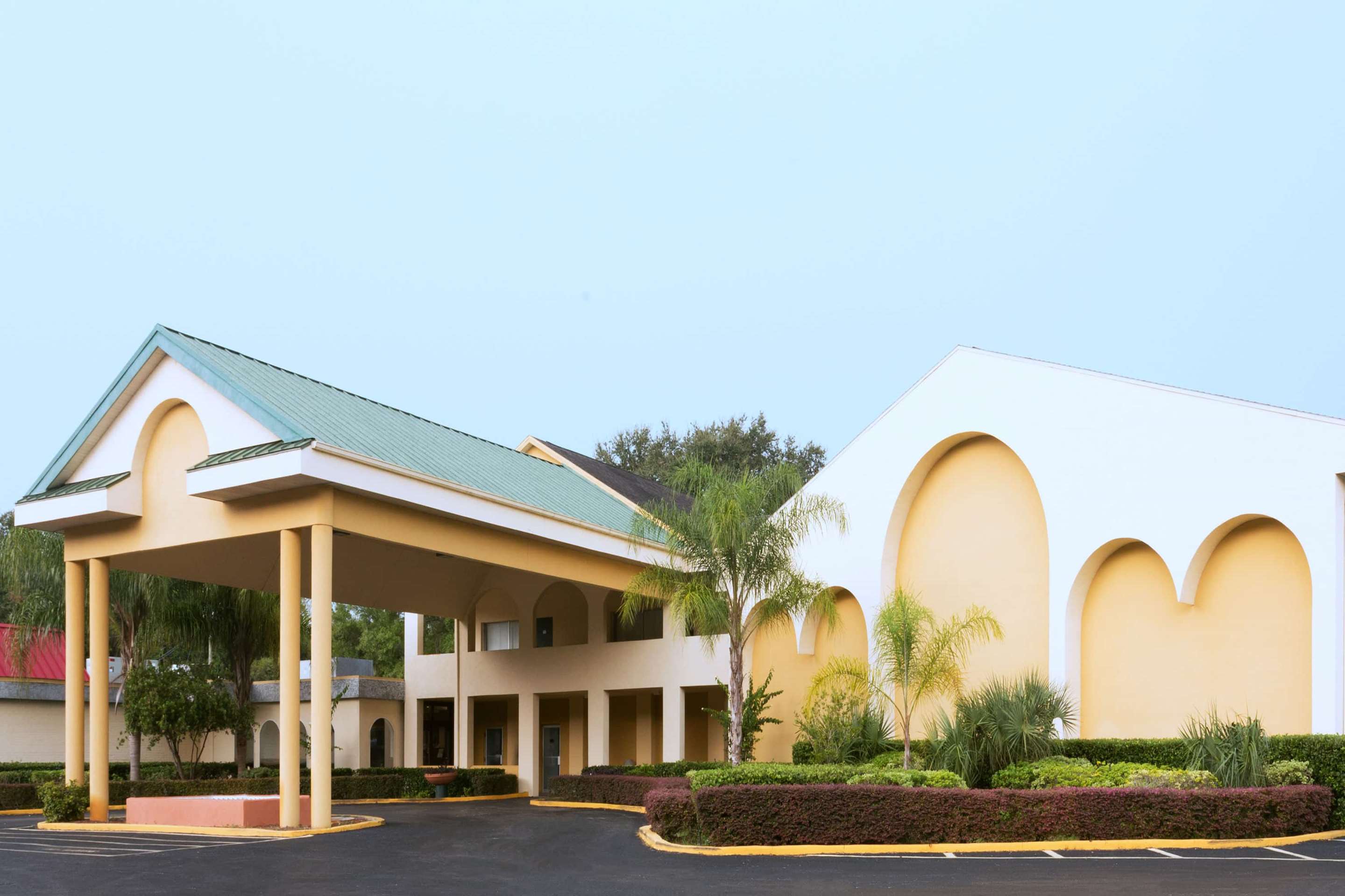 Welcome to the Days Inn Crystal River | Days Inn by Wyndham Crystal River