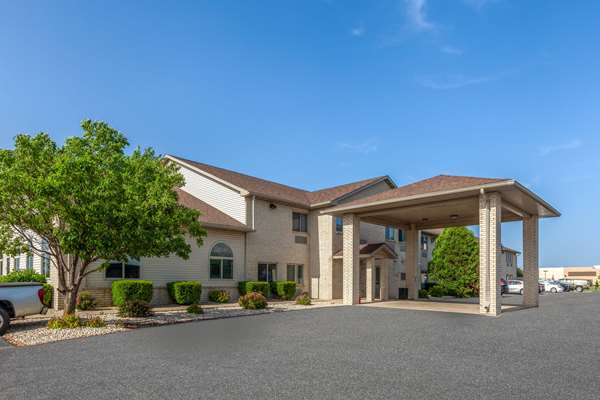 Exterior view - Days Inn Mount Pleasant - I-41 & I-94, Exit 333
