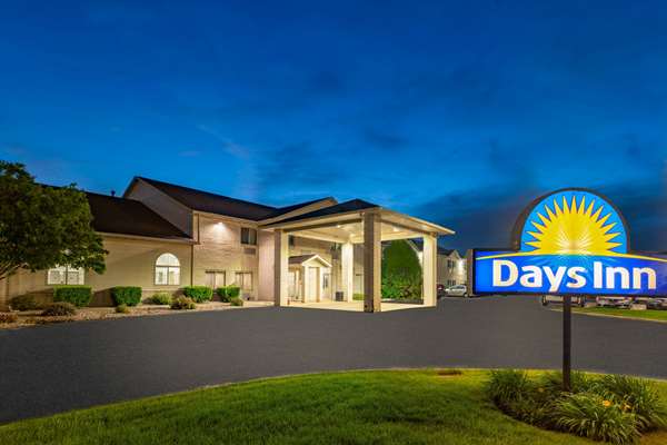 Exterior view - Days Inn Mount Pleasant - I-41 & I-94, Exit 333