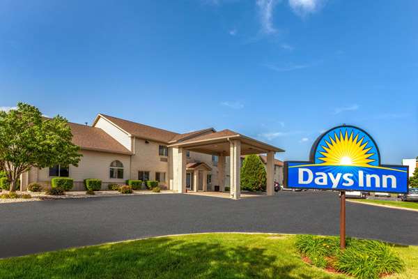Exterior view - Days Inn Mount Pleasant - I-41 & I-94, Exit 333