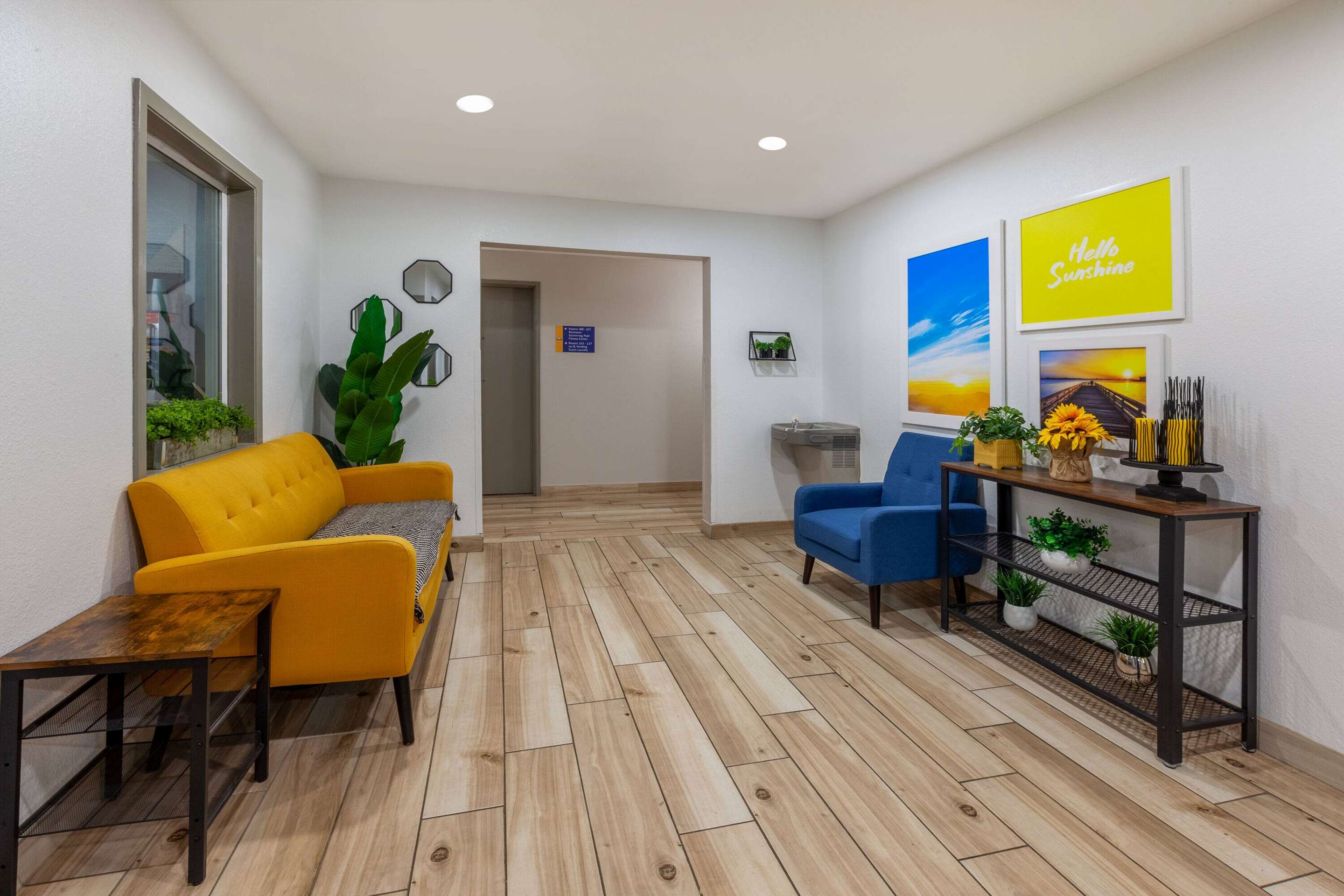 Lobby | Days Inn by Wyndham Racine/Sturtevant