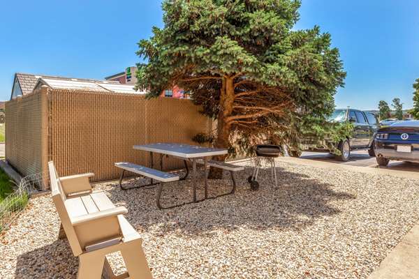  - Days Inn Mount Pleasant - I-41 & I-94, Exit 333