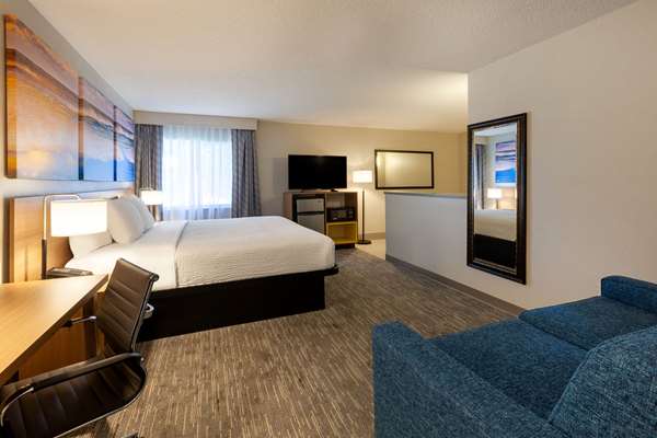 Suite - Days Inn Mount Pleasant - I-41 & I-94, Exit 333