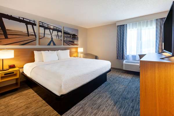  - Days Inn Mount Pleasant - I-41 & I-94, Exit 333
