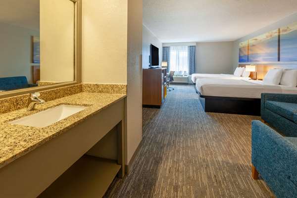 Suite - Days Inn Mount Pleasant - I-41 & I-94, Exit 333
