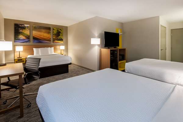 Suite - Days Inn Mount Pleasant - I-41 & I-94, Exit 333