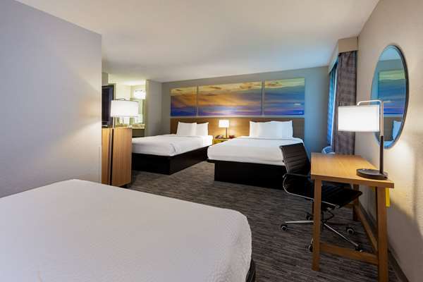 Suite - Days Inn Mount Pleasant - I-41 & I-94, Exit 333