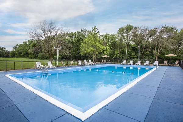 Pool - Days Inn Princeton - I-80, Exit 56