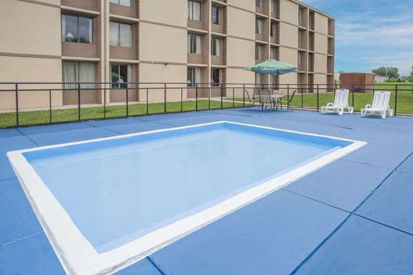 Pool - Days Inn Princeton - I-80, Exit 56