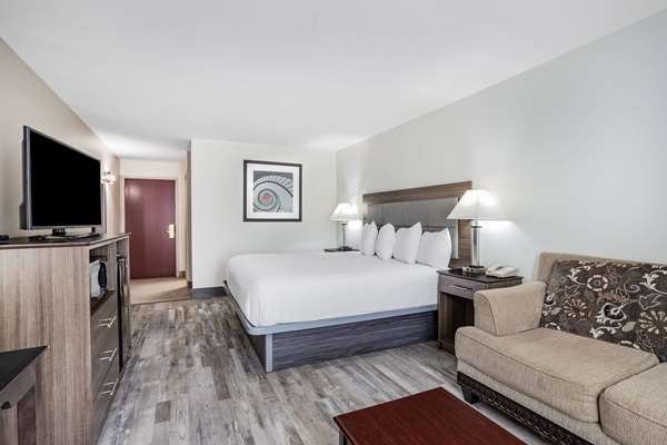  - Ramada Limited Hotel Hendersonville - I-26, Exit 49
