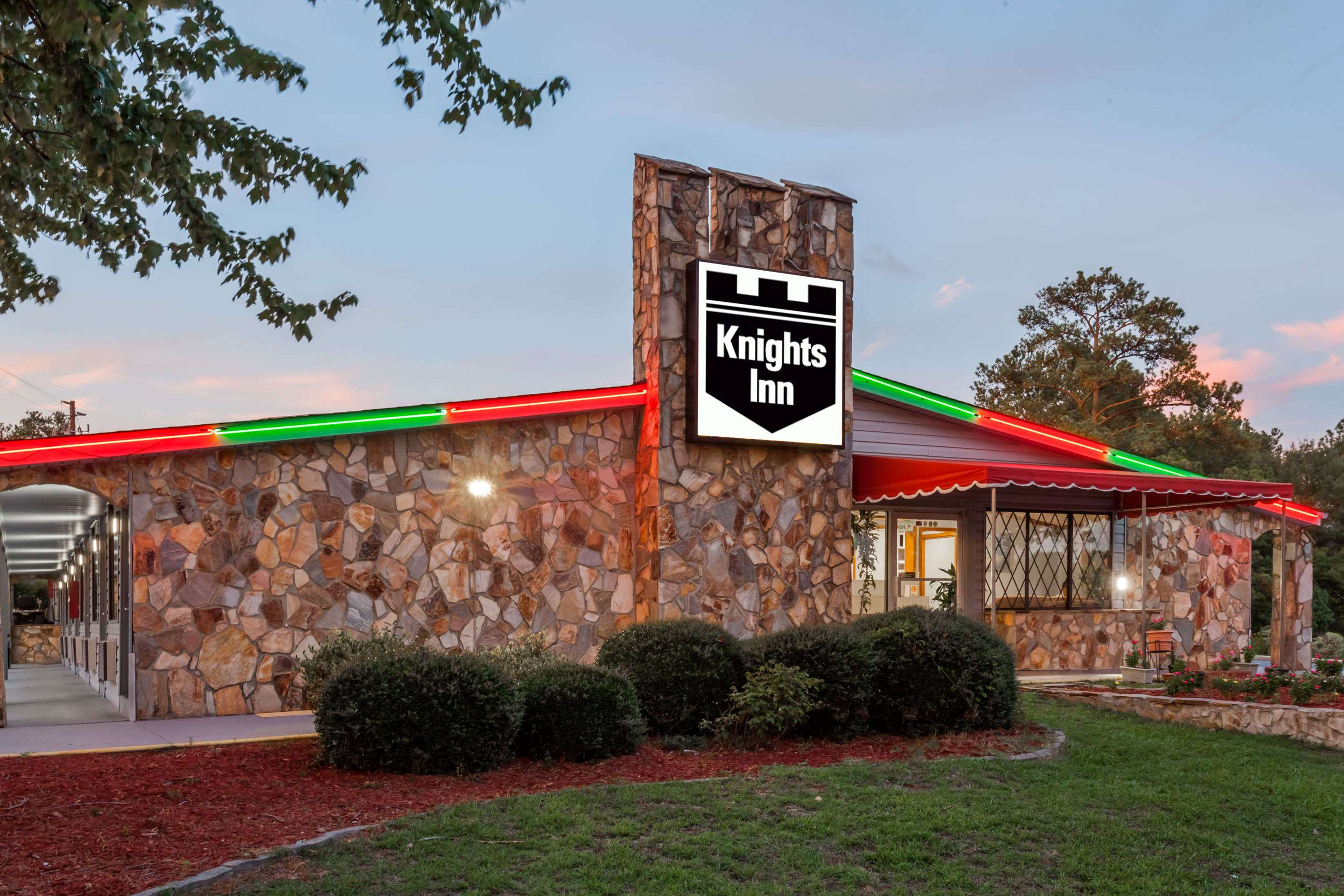 Exterior | Knights Inn - Columbia