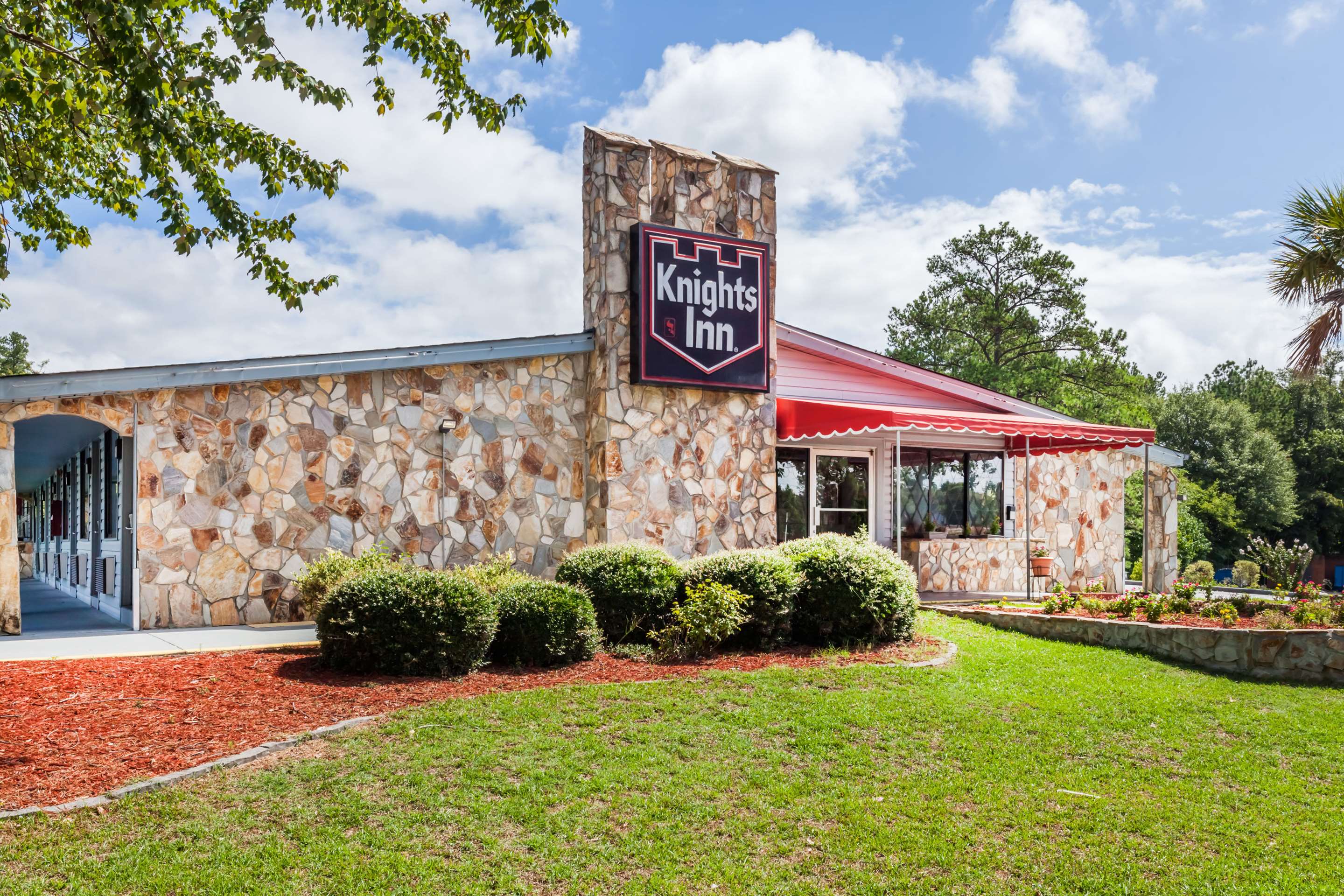 Exterior | Knights Inn - Columbia