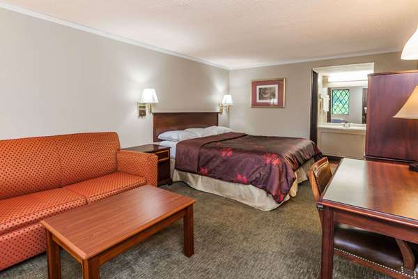 Suite - Knights Inn Farmington Hills