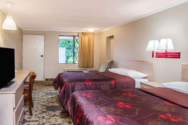  - Knights Inn Farmington Hills