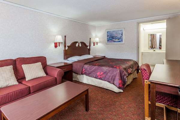  - Knights Inn Farmington Hills