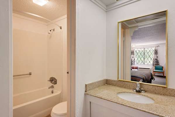  - Knights Inn Macedonia - I-271, Exit 18