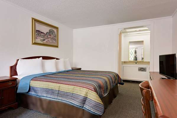  - Knights Inn Macedonia - I-271, Exit 18