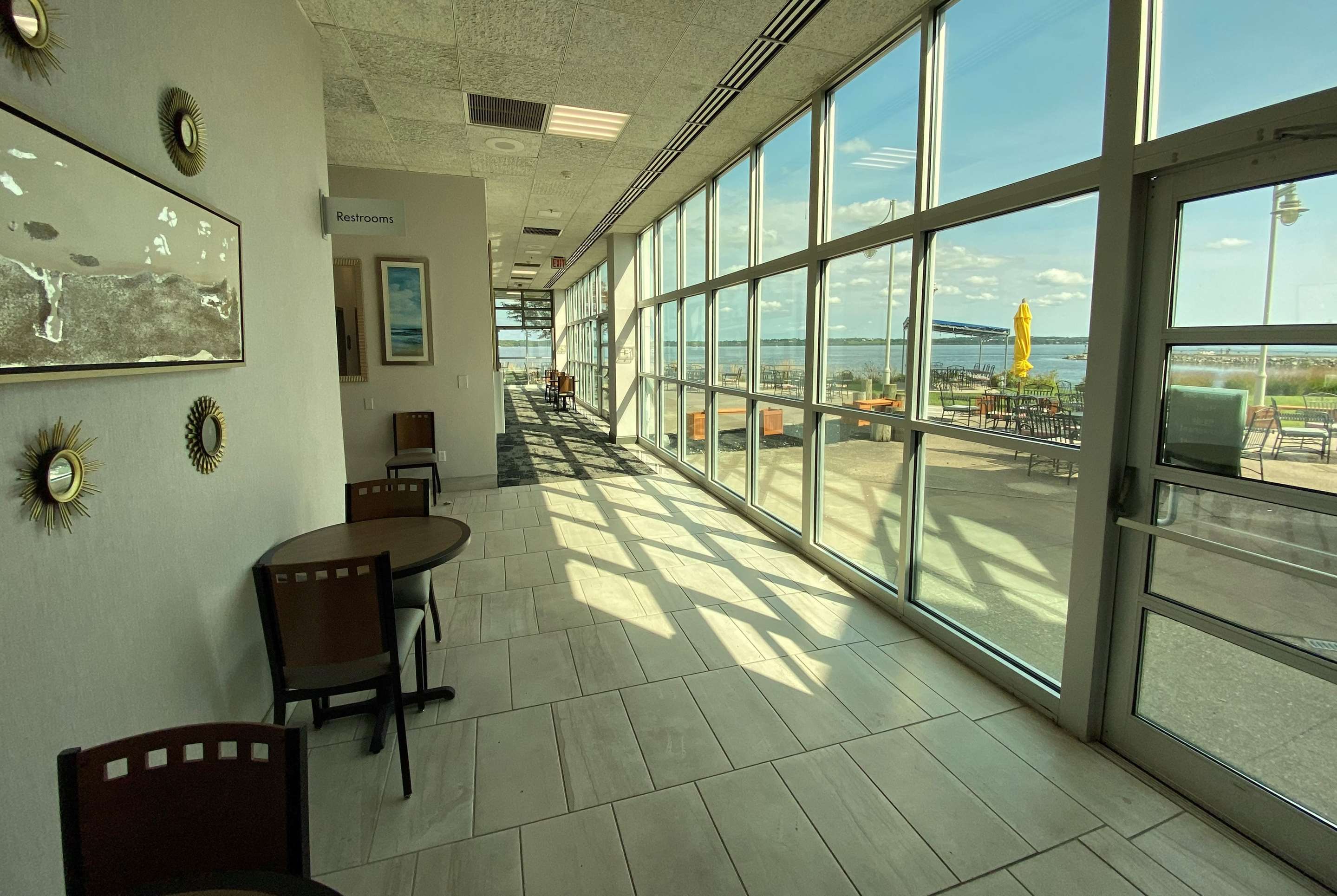 Lobby | Ramada Plaza by Wyndham Geneva Lakefront Resort