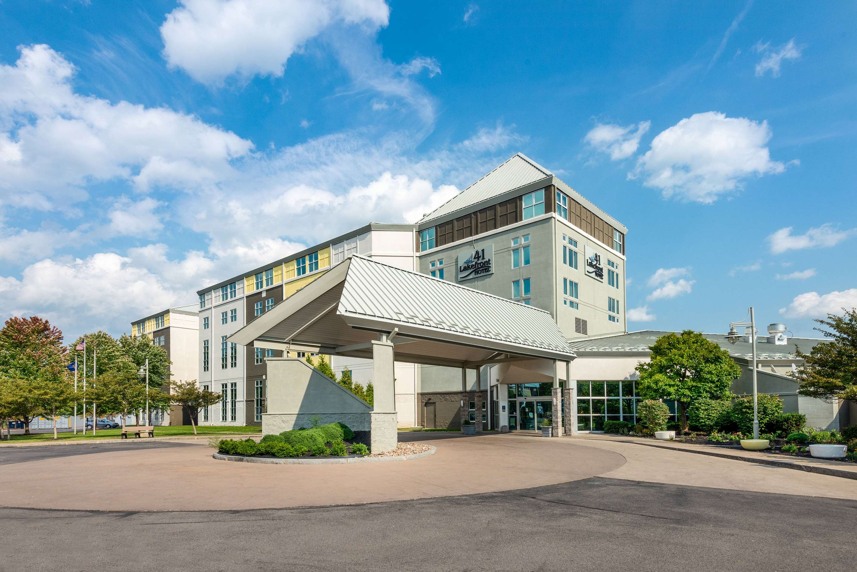 Undefined | Ramada Plaza by Wyndham Geneva Lakefront Resort