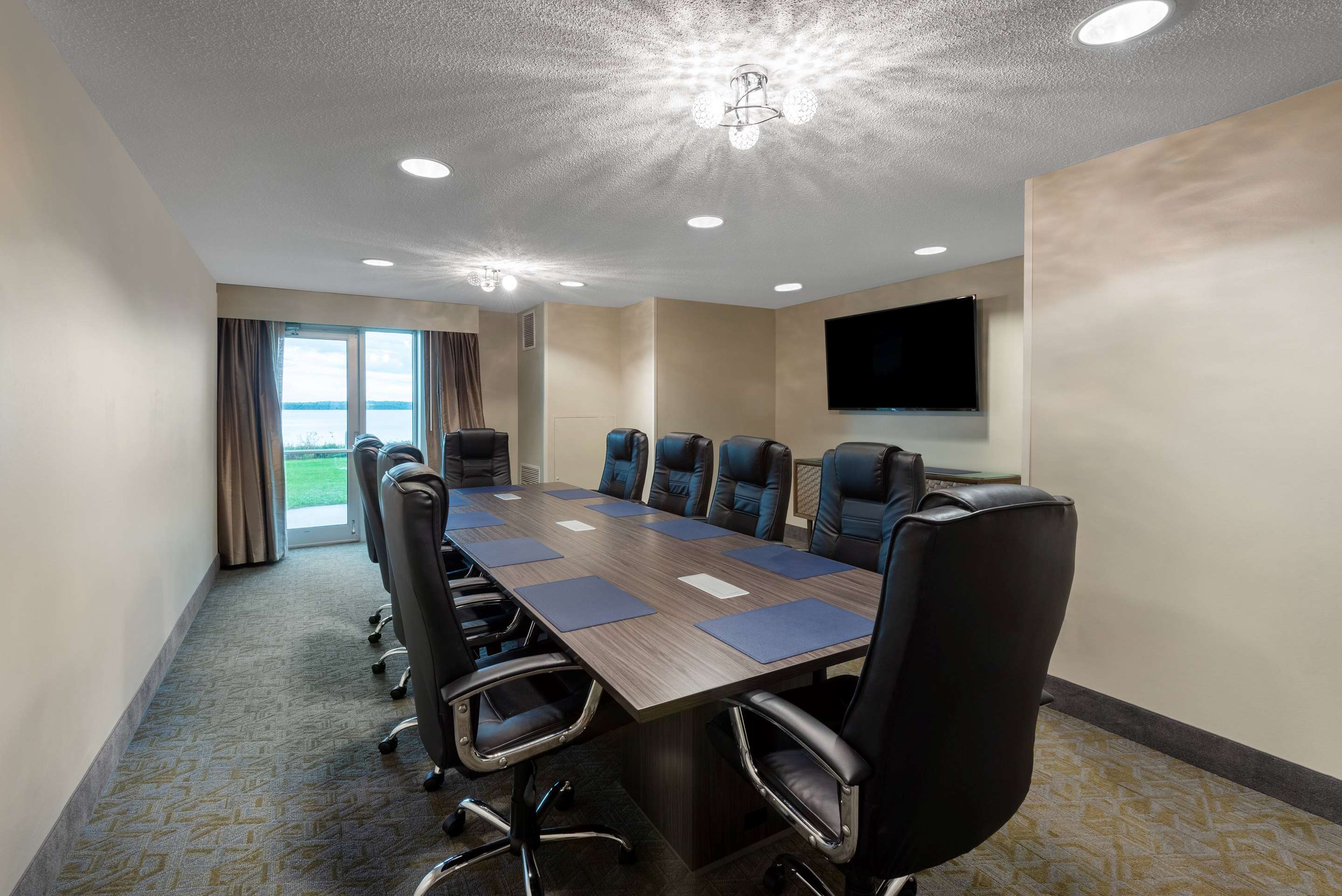 Undefined | Ramada Plaza by Wyndham Geneva Lakefront Resort
