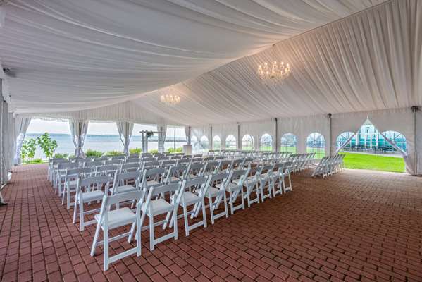  - 41 Lakefront Hotel Geneva