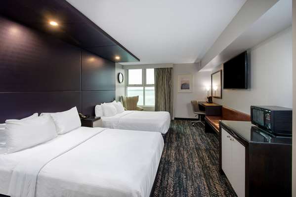 2 Queen Beds, Lake View, Non-Smoking