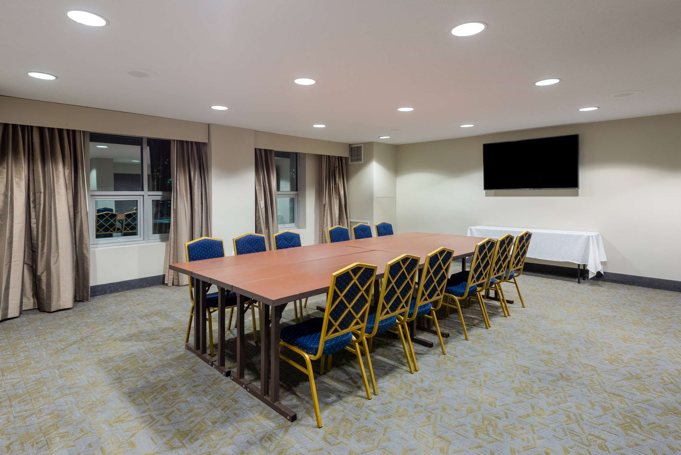Meeting Room | Ramada Plaza by Wyndham Geneva Lakefront Resort