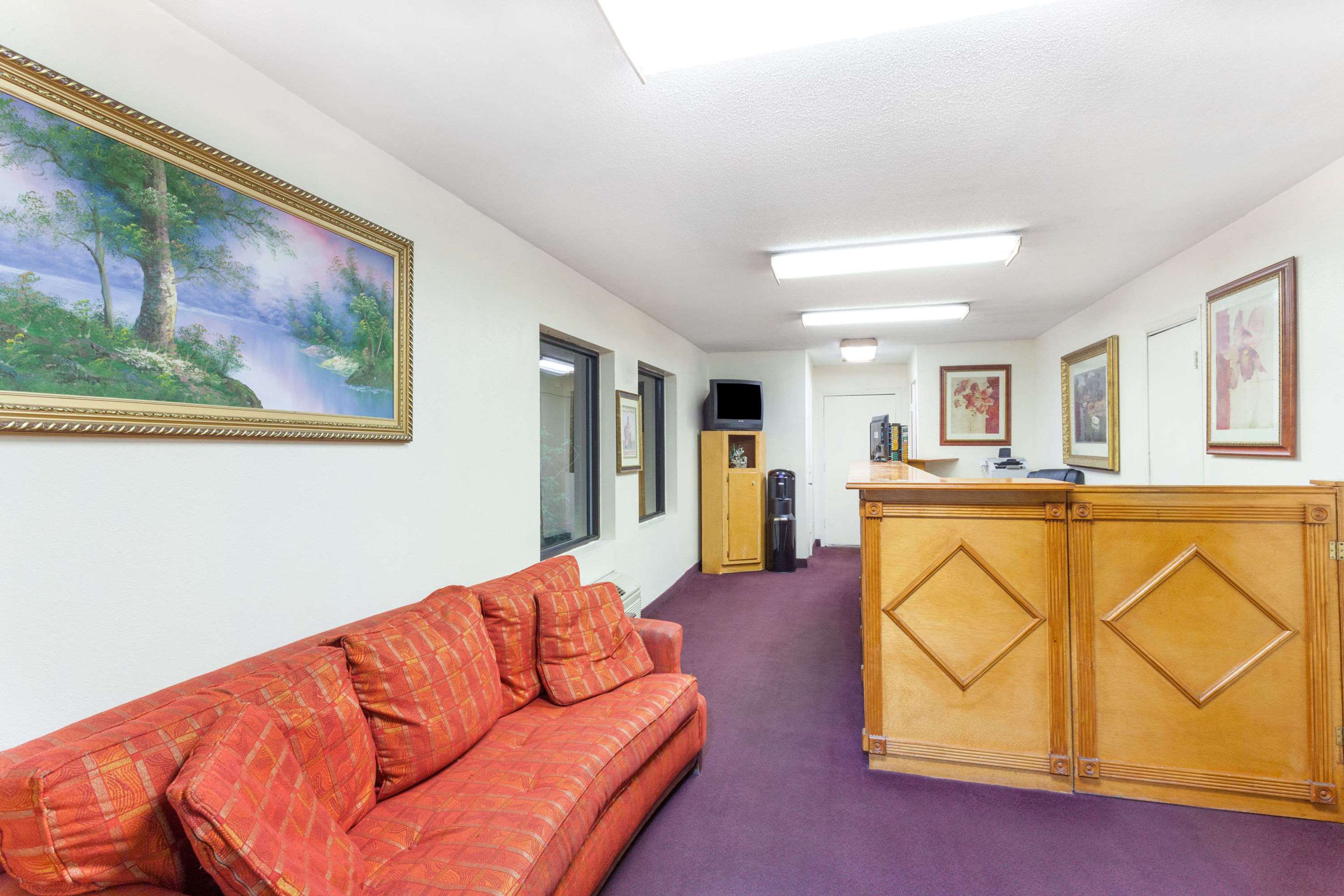 Lobby | Knights Inn Point South Yemassee