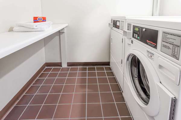  - Knights Inn Racine