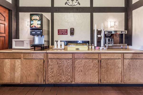  - Knights Inn Racine