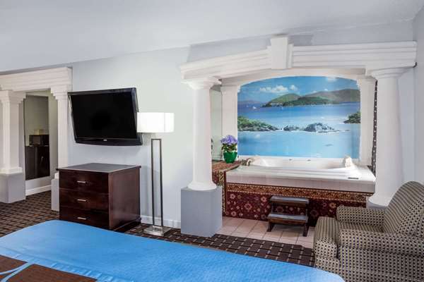 Suite - Super 8 Motel Belleville - I-64, Exit 12