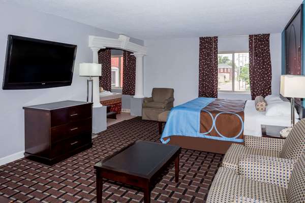 Suite - Super 8 Motel Belleville - I-64, Exit 12