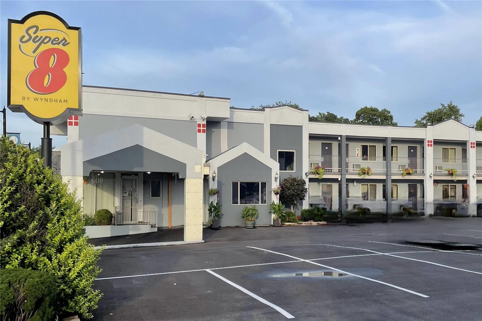 Super 8 Belleville St. Louis Area