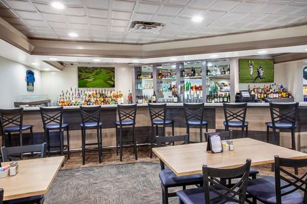 Restaurant - Wingate by Wyndham Hotel Detroit Metro Airport Romulus