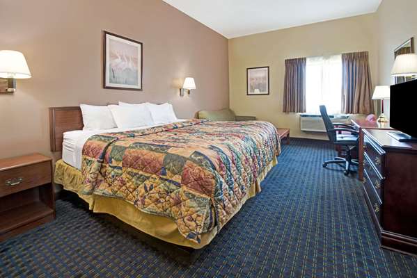 Suite - Days Inn Collinsville - I-55 & I-70, Exit 11