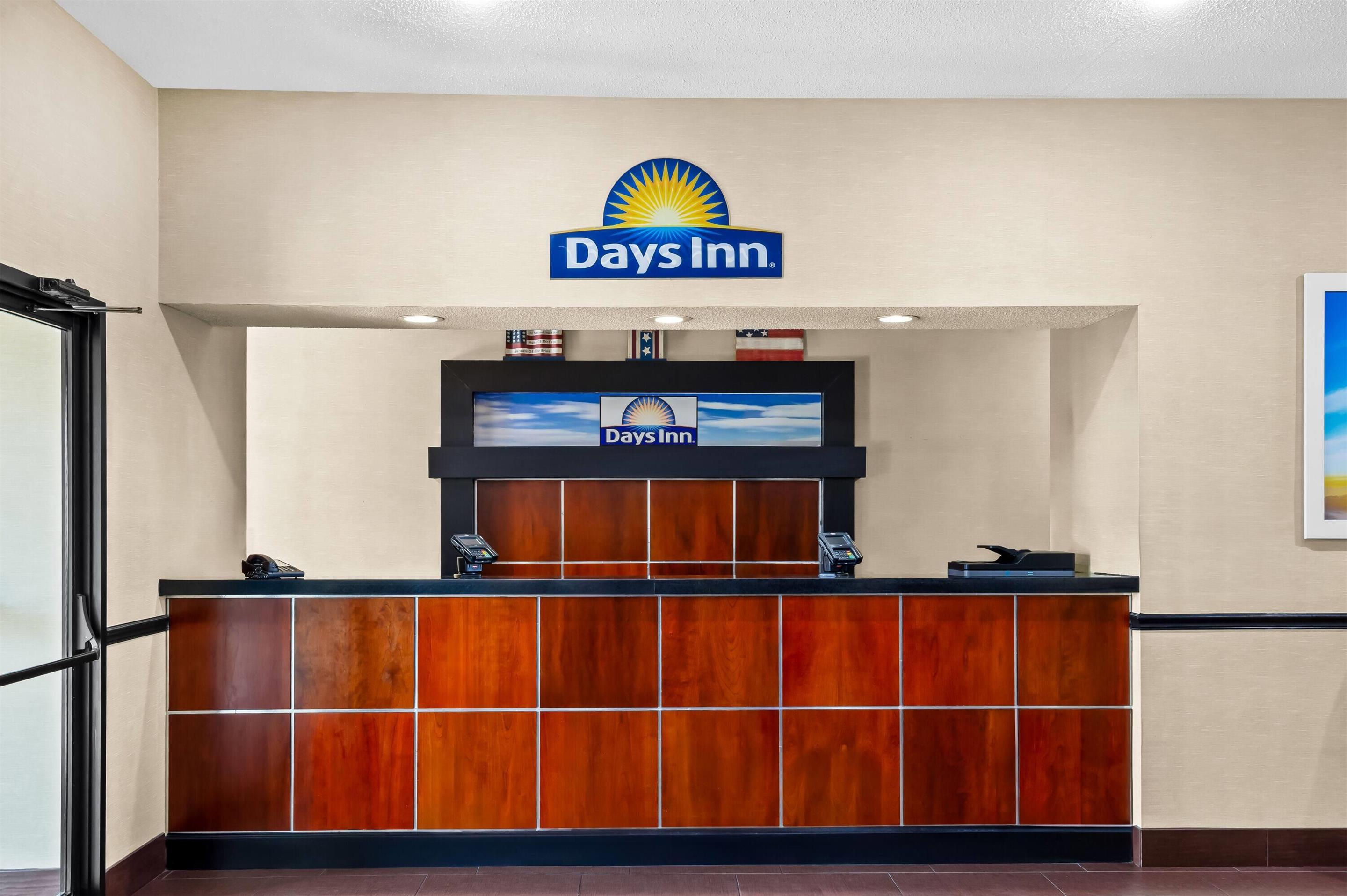 Reception | Days Inn by Wyndham Collinsville