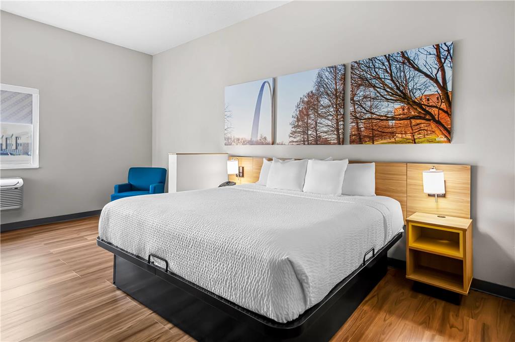 DAYS INN BY WYNDHAM COLLINSVILLE/ST-guestroom-Guest Room,Suite,On-Site.jpg