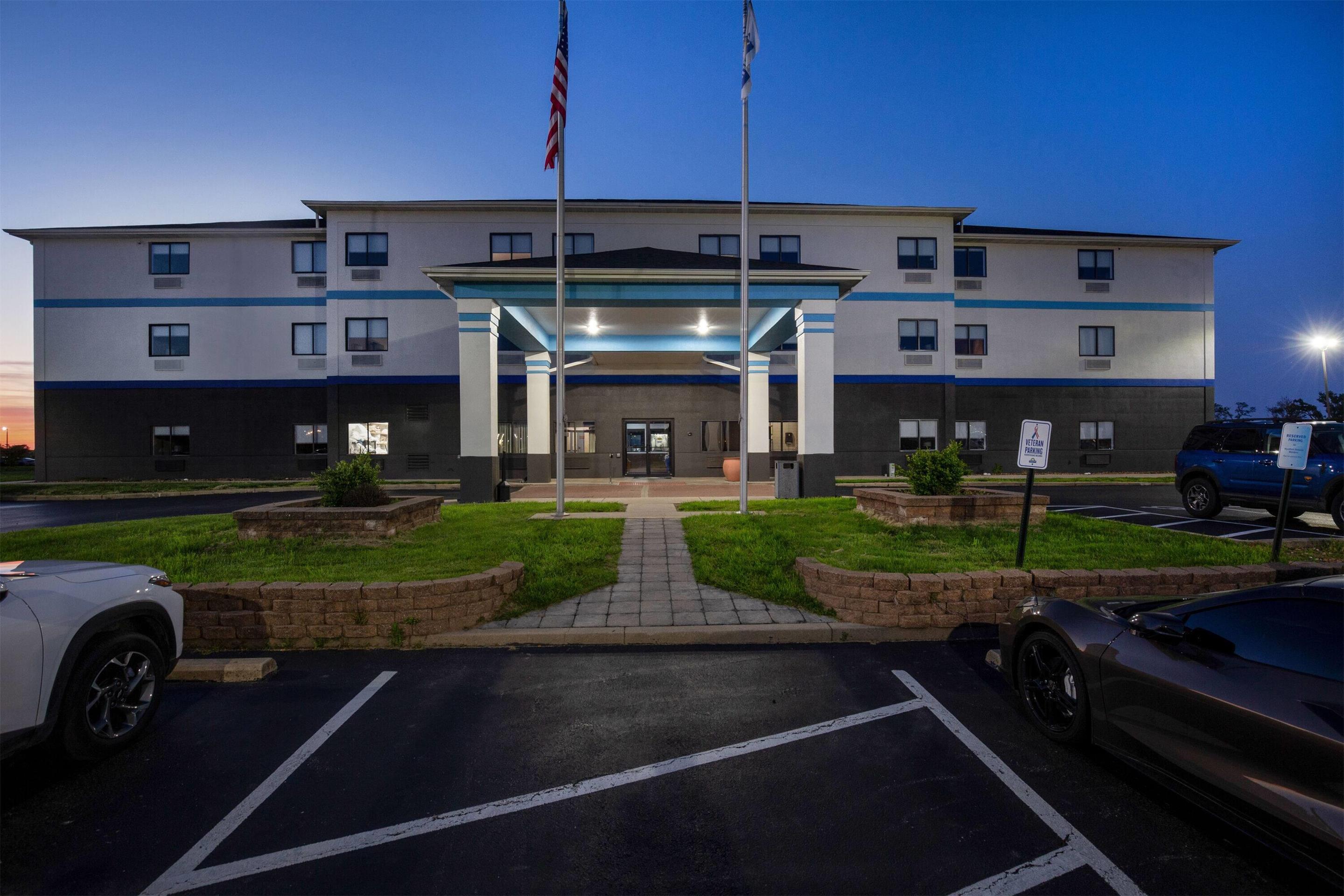 Exterior | Days Inn by Wyndham Collinsville