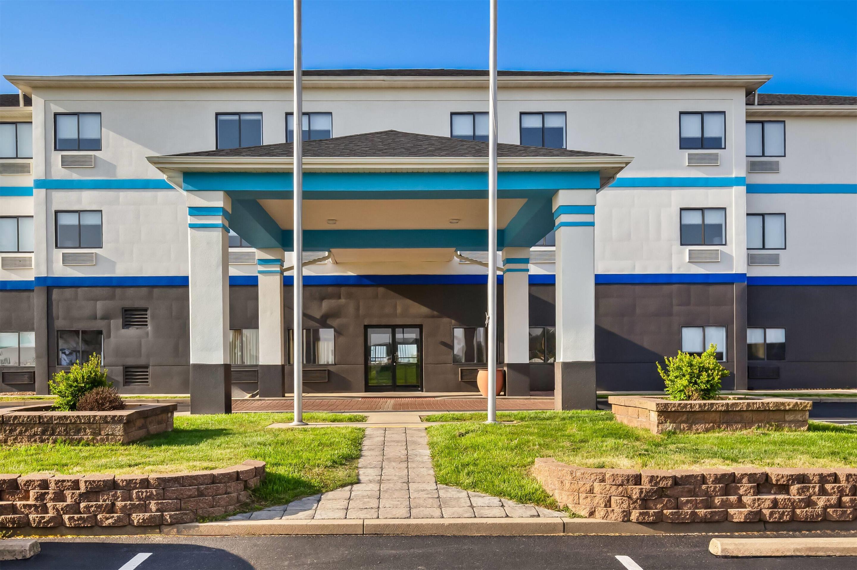 Exterior | Days Inn by Wyndham Collinsville